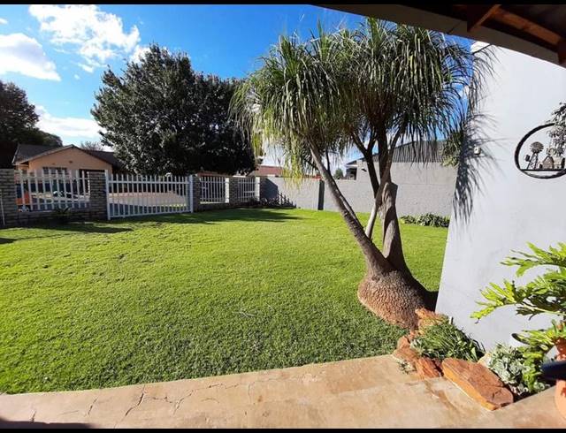 4 BEDROOM HOUSE FOR SALE IN VAALPARK